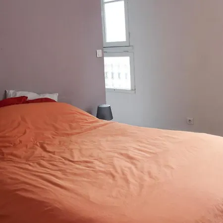 Spacious In A Dynamic Neighborhood Appartement Clichy